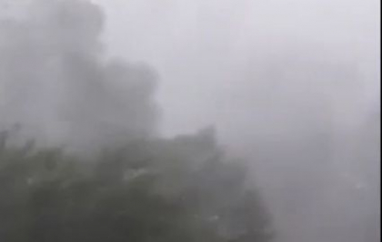 S-a rupt cerul in capitala. O ploaie puternica a maturat tot ce a gasit in cale - VIDEO S-a rupt cerul in capitala. O ploaie puternica a maturat tot ce a gasit in cale - VIDEO