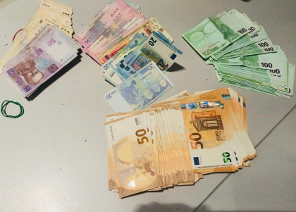 A incercat sa iasa din tara cu o suma mare de bani. O ucraineanca - retinuta pe Aeroportul International Chisinau. Ce a spus femeia - FOTO A incercat sa iasa din tara cu o suma mare de bani. O ucraineanca - retinuta pe Aeroportul International Chisinau. Ce a spus femeia - FOTO