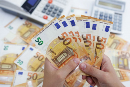 Curs valutar BNM pentru 9 august. Cat costa astazi un euro si un dolar - FOTO