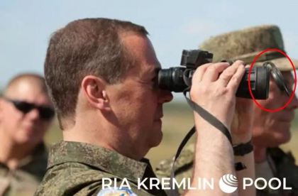 Presa rusa a publicat imagini cu Dmitri Medvedev in uniforma militara, dar i-a scapat un detaliu - FOTO Presa rusa a publicat imagini cu Dmitri Medvedev in uniforma militara, dar i-a scapat un detaliu - FOTO