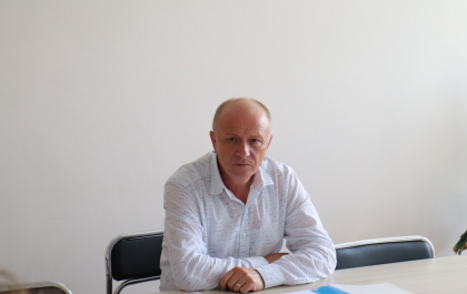 Vicepresedintele raionului Sangerei, stropit cu verde de briliant de cativa membri ai partidului condus de Gheorghe Cavcaliuc, demis din functie: “O noua majoritate in Consiliul raional Sangerei” - VIDEO