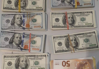 A declarat 30 mii de dolari, dar vamesii au gasit peste 60 de mii. O femeie - retinuta pe Aeroportul International Chisinau. Cum s-a intamplat totul - FOTO A declarat 30 mii de dolari, dar vamesii au gasit peste 60 de mii. O femeie - retinuta pe Aeroportul International Chisinau. Cum s-a intamplat totul - FOTO