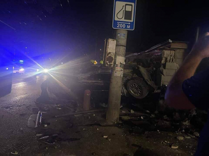 Accident grav in capitala. O masina s-a rasturnat, dupa ce soferul a pierdut controlul volanului si s-a izbit violent de un gard - FOTO/VIDEO Accident grav in capitala. O masina s-a rasturnat, dupa ce soferul a pierdut controlul volanului si s-a izbit violent de un gard - FOTO/VIDEO