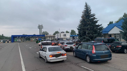 Aglomeratie la frontiera cu Romania. S-au format ambuteiaje la vama Leuseni. Cate masini asteapta sa iasa din tara - FOTO Aglomeratie la frontiera cu Romania. S-au format ambuteiaje la vama Leuseni. Cate masini asteapta sa iasa din tara - FOTO