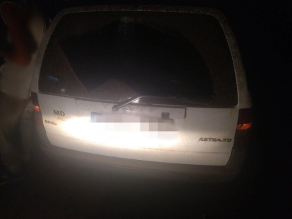 Doi minori - retinuti dupa ce au furat un automobil parcat chiar de langa poarta proprietarului, la Falesti. Ce spune politia - FOTO Doi minori - retinuti dupa ce au furat un automobil parcat chiar de langa poarta proprietarului, la Falesti. Ce spune politia - FOTO