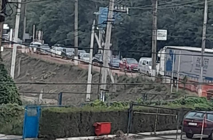 Aglomeratie la frontiera cu Romania. Zeci de masini asteapta sa iasa din tara, la vama Sculeni - FOTO