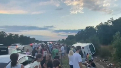 Un autocar in care erau copii care veneau de la un festival de folclor s-a rasturnat in Bulgaria. 12 pasageri au ajuns la spital