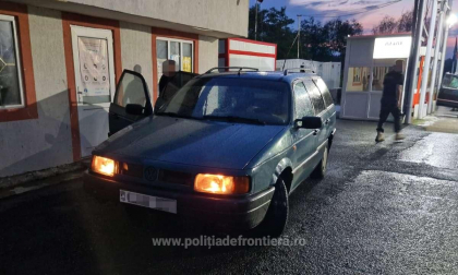 Un barbat din Romania, aflat la volanul unei masini inregistrate in Republica Moldova a incercat sa ajunga in tara vecina cu mai multe pachete de tigari si alcool. Ce a declarat barbatul Un barbat din Romania, aflat la volanul unei masini inregistrate in Republica Moldova a incercat sa ajunga in tara vecina cu mai multe pachete de tigari si alcool. Ce a declarat barbatul