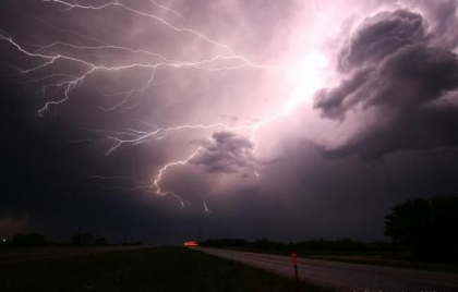 Ultima ora. Cod GALBEN de ploi cu descarcari electrice, insotite de vant puternic in toata tara. Anuntul facut de meteorologi cu putin timp in urma - FOTO