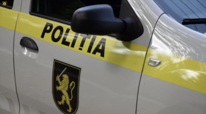 Un barbat a ajuns la spital, dupa ce ar fi sarit intr-o fantana, cu adancimea de 27 metri, la Orhei. Ce spune politia Un barbat a ajuns la spital, dupa ce ar fi sarit intr-o fantana, cu adancimea de 27 metri, la Orhei. Ce spune politia
