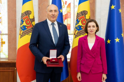Maia Sandu i-a oferit „Ordinul de Onoare” ambasadorului Lituaniei in tara noastra, Kestutis Kudzmanas, cu prilejul incheierii mandatului acestuia la Chisinau - FOTO