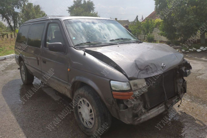 Accident in stanga Nistrului. Un microbuz s-a rasturnat, dupa ce soferul nu a respectat regulile de circulatie si s-a lovit intr-un alt automobil - FOTO