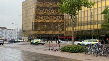 Focuri de arma intr-un mall din Suedia. Doua persoane sunt ranite - VIDEO Focuri de arma intr-un mall din Suedia. Doua persoane sunt ranite - VIDEO