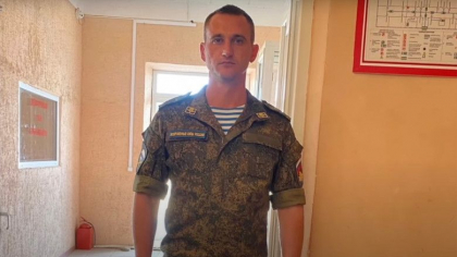 „Ne-au transformat in salbatici”. Un fost parasutist explica de ce fura soldatii rusi tot ce pot in Ucraina, de la computere la mancare „Ne-au transformat in salbatici”. Un fost parasutist explica de ce fura soldatii rusi tot ce pot in Ucraina, de la computere la mancare