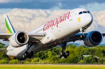 Doi piloti ar fi adormit in timpul unui zbor, avionul ratand aterizarea