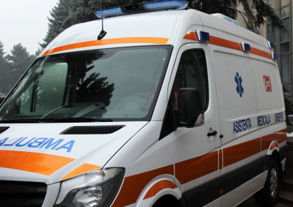 Caz socant in capitala. O femeie a ajuns la spital dupa ce s-ar fi injunghiat cu cutitul in abdomen. Politia: „Ar fi incercat sa se sinucida” Caz socant in capitala. O femeie a ajuns la spital dupa ce s-ar fi injunghiat cu cutitul in abdomen. Politia: „Ar fi incercat sa se sinucida”
