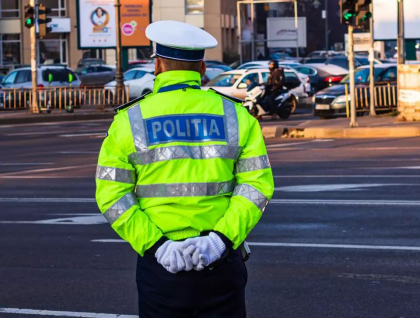 Un hot a fost batut cu polonicul de o batrana pe care voia sa o jefuiasca, la Iasi, Romania Un hot a fost batut cu polonicul de o batrana pe care voia sa o jefuiasca, la Iasi, Romania