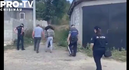 Tanarul invinuit de omorul unei adolescente de 17 ani din Leova - arestat pentru 30 de zile. Procurorii: „Si-a recunoscut vina” Tanarul invinuit de omorul unei adolescente de 17 ani din Leova - arestat pentru 30 de zile. Procurorii: „Si-a recunoscut vina”