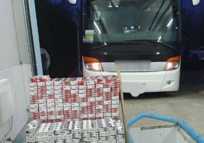 Urmarirea penale in privinta celor doi soferi care ar fi incercat sa iasa din tara cu peste 137.000 tigari - terminata Urmarirea penale in privinta celor doi soferi care ar fi incercat sa iasa din tara cu peste 137.000 tigari - terminata