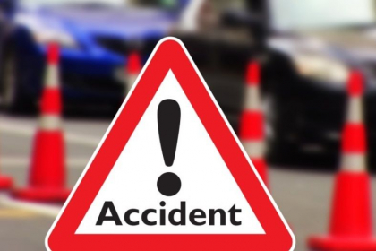 Accident la Telenesti. Un adolescent - transportat la spital, dupa ce a fost lovit de un Mercedes in timp ce mergea pe un cvadriciclu. Politia: „Nu a pornit semnalizatorul”