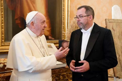 Ambasadorul Ucrainei la Vatican il critica dur pe Papa Francisc dupa ce a spus despre Daria Dughina ca este o „nevinovata a razboiului” Ambasadorul Ucrainei la Vatican il critica dur pe Papa Francisc dupa ce a spus despre Daria Dughina ca este o „nevinovata a razboiului”