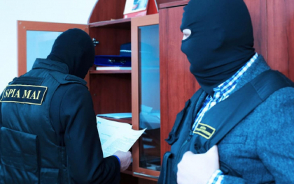 Perchezitii la domiciliul si biroul unui sef de schimb din cadrul Politiei de Frontiera. Ar fi organizat intrarea ilegala in Moldova a aproximativ 50 de cetateni ucraineni