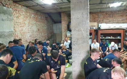 Fotbal in Ucraina: Partida dintre Rukh Lviv si Metalist Harkiv a durat patru ore din cauza alarmelor aeriene. Jucatorii s-au retras in buncar unde au stat in total 145 de minute Fotbal in Ucraina: Partida dintre Rukh Lviv si Metalist Harkiv a durat patru ore din cauza alarmelor aeriene. Jucatorii s-au retras in buncar unde au stat in total 145 de minute