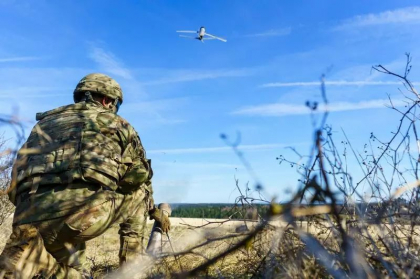 Pentagonul pregateste finalizarea contractului de drone „kamikaze” devastatoare Switchblade, destinate Ucrainei pentru contraofensiva Pentagonul pregateste finalizarea contractului de drone „kamikaze” devastatoare Switchblade, destinate Ucrainei pentru contraofensiva