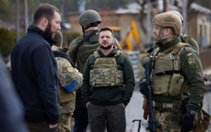 Dezvaluiri de la inceputul invaziei ruse. Seful cancelariei lui Zelensky l-a injurat pe omologul rus care i-a cerut ca Ucraina sa se predea . Zelensky despre liderii straini: Dintre toti cei care m-au sunat, nu a existat niciunul care sa creada ca vom supravietui Dezvaluiri de la inceputul invaziei ruse. Seful cancelariei lui Zelensky l-a injurat pe omologul rus care i-a cerut ca Ucraina sa se predea . Zelensky despre liderii straini: Dintre toti cei care m-au sunat, nu a existat niciunul care sa creada ca vom supravietui