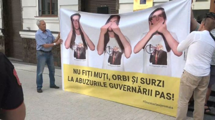 Partidul SOR si-au adus sustinatorii in fata Delegatiei UE in Moldova pentru a protesta: „Nu fiti muti, orbi si surzi la abuzurile guvernarii PAS” - VIDEO Partidul SOR si-au adus sustinatorii in fata Delegatiei UE in Moldova pentru a protesta: „Nu fiti muti, orbi si surzi la abuzurile guvernarii PAS” - VIDEO