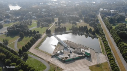 Momentul in care monumentul sovietic de la Riga se prabuseste. Letonii au demolat turnul pe care il considera simbolul ocupatiei ruse - VIDEO Momentul in care monumentul sovietic de la Riga se prabuseste. Letonii au demolat turnul pe care il considera simbolul ocupatiei ruse - VIDEO