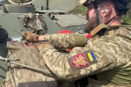 Ce au gasit ucrainenii in vestele antiglont capturate de la rusi. „Priviti ce dotari are a doua armata a lumii” - VIDEO Ce au gasit ucrainenii in vestele antiglont capturate de la rusi. „Priviti ce dotari are a doua armata a lumii” - VIDEO
