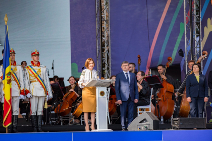 Discursul presedintelui, de Ziua Indepententei Republicii Moldova: „Sa nu ne oprim la mijloc de drum, oricat de greu ar fi...” Discursul presedintelui, de Ziua Indepententei Republicii Moldova: „Sa nu ne oprim la mijloc de drum, oricat de greu ar fi...”