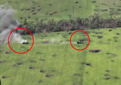 Doua blindate rusesti sar spectaculos in aer, chiar in timp ce avansau si trageau spre pozitiile ucrainenilor - VIDEO Doua blindate rusesti sar spectaculos in aer, chiar in timp ce avansau si trageau spre pozitiile ucrainenilor - VIDEO