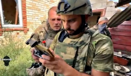 Ce fac niste soldati rusi cand realizeaza ca drona lor a fost deturnata de ucraineni - VIDEO Ce fac niste soldati rusi cand realizeaza ca drona lor a fost deturnata de ucraineni - VIDEO