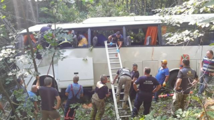 Cel putin 3 morti, dupa ce un autocar a cazut intr-o prapastie, in Turcia. 37 de persoane sunt ranite - FOTO Cel putin 3 morti, dupa ce un autocar a cazut intr-o prapastie, in Turcia. 37 de persoane sunt ranite - FOTO