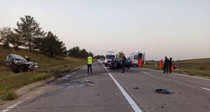 Accident tragic la Falesti. Un barbat a murit, iar un copil - transportat la spital, dupa ce masina in care se afla a fost lovita de un alt automobil. Cum s-a intamplat tragedia Accident tragic la Falesti. Un barbat a murit, iar un copil - transportat la spital, dupa ce masina in care se afla a fost lovita de un alt automobil. Cum s-a intamplat tragedia