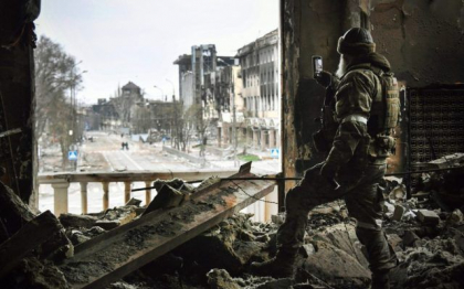 Fortele rusesti „reconstruiesc” teatrul din Mariupol pentru a acoperi crimele de razboi, acuza un consilier al primarului orasului Fortele rusesti „reconstruiesc” teatrul din Mariupol pentru a acoperi crimele de razboi, acuza un consilier al primarului orasului