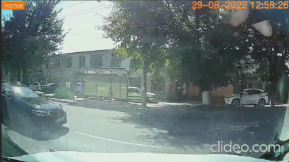Momentul in care un BMW se deplaseaza pe contrasens cu viteza excesiva, in capitala - VIDEO Momentul in care un BMW se deplaseaza pe contrasens cu viteza excesiva, in capitala - VIDEO