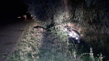 Accident grav la Hincesti. O tanara a murit, dupa ce a urcat la volan fara permis de conducere si s-a lovit cu masina de un copac. Pasagerul - transportat de urgenta la spital. Imagini de la locul accidentului - FOTO Accident grav la Hincesti. O tanara a murit, dupa ce a urcat la volan fara permis de conducere si s-a lovit cu masina de un copac. Pasagerul - transportat de urgenta la spital. Imagini de la locul accidentului - FOTO