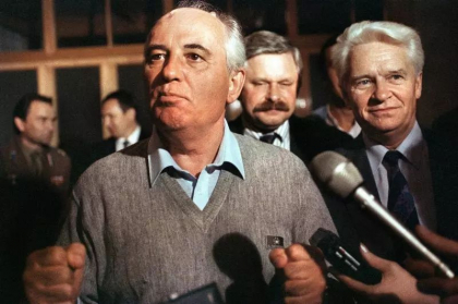 Cine a fost Mihail Gorbaciov, liderul care l-a indemnat public pe Putin sa paraseasca puterea. Cariera lui in 3 intrebari si raspunsuri Cine a fost Mihail Gorbaciov, liderul care l-a indemnat public pe Putin sa paraseasca puterea. Cariera lui in 3 intrebari si raspunsuri