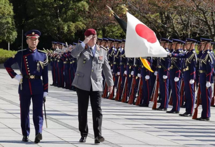 Japonia face pregatiri pentru inarmare in contextul tensiunilor cu Rusia . Buget record cerut de ministerul Apararii Japonia face pregatiri pentru inarmare in contextul tensiunilor cu Rusia . Buget record cerut de ministerul Apararii