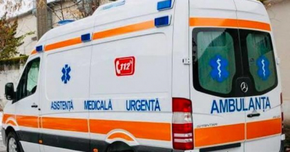 Un barbat a ajuns la spital, dupa ce a cazut in gol la etajul trei al unui bloc de locuit, in capitala. Politia: „A cazut din neatentie” Un barbat a ajuns la spital, dupa ce a cazut in gol la etajul trei al unui bloc de locuit, in capitala. Politia: „A cazut din neatentie”