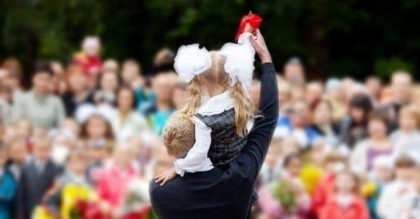 Primul sunet cu zambete si emotii! Clopotelul rasuna din nou in toate scolile din tara - FOTO