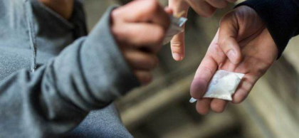 Un barbat - trimis in judecata pentru circulatie ilegala de droguri. PCCOCS: „Anterior a fost condamnat de doua ori, pentru infractiuni legate de droguri” Un barbat - trimis in judecata pentru circulatie ilegala de droguri. PCCOCS: „Anterior a fost condamnat de doua ori, pentru infractiuni legate de droguri”