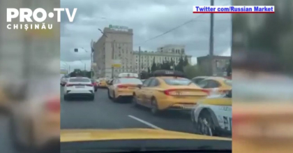 Sute de taxiuri au blocat un bulevard din centrul Moscovei dupa ce hackerii Anonymous ar fi spart aplicatia celei mai mari companii ruse de taximetrie si au trimis masinile la aceeasi adresa Sute de taxiuri au blocat un bulevard din centrul Moscovei dupa ce hackerii Anonymous ar fi spart aplicatia celei mai mari companii ruse de taximetrie si au trimis masinile la aceeasi adresa