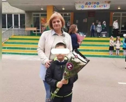 Imagini socante cu inceperea anului scolar din Rusia: copii cu buchete de flori in mana pe care scrie litera Z, „lectii patriotice” despre razboiul din Ucraina, spectacole in uniforme militare
