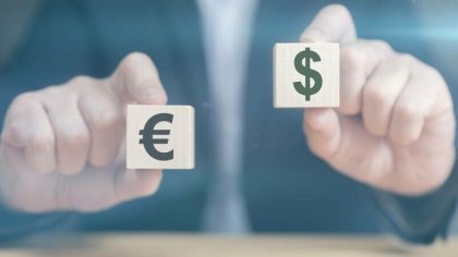 Moneda euro a coborat luni sub 0,99 dolari, pentru prima data in aproape doua decenii Moneda euro a coborat luni sub 0,99 dolari, pentru prima data in aproape doua decenii