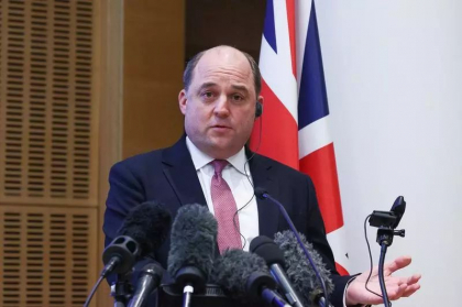 Ministrul britanic al apararii sustine ca Rusia nu si-a atins obiectivele strategice in Ucraina. Putin, comparat cu un traficant de droguri Ministrul britanic al apararii sustine ca Rusia nu si-a atins obiectivele strategice in Ucraina. Putin, comparat cu un traficant de droguri