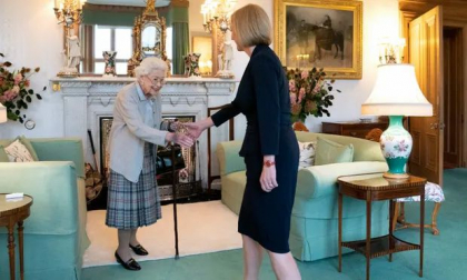 Liz Truss a devenit prim-ministru al Marii Britanii dupa o intalnire cu regina Elisabeta a II-a 